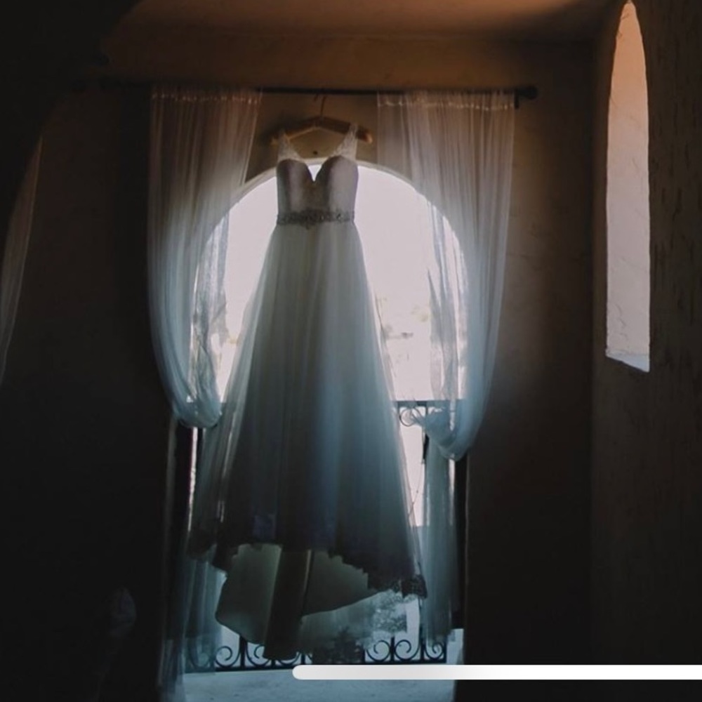 Mia Solano custom wedding gown. Size 8. Fitted to 5’11” tall.